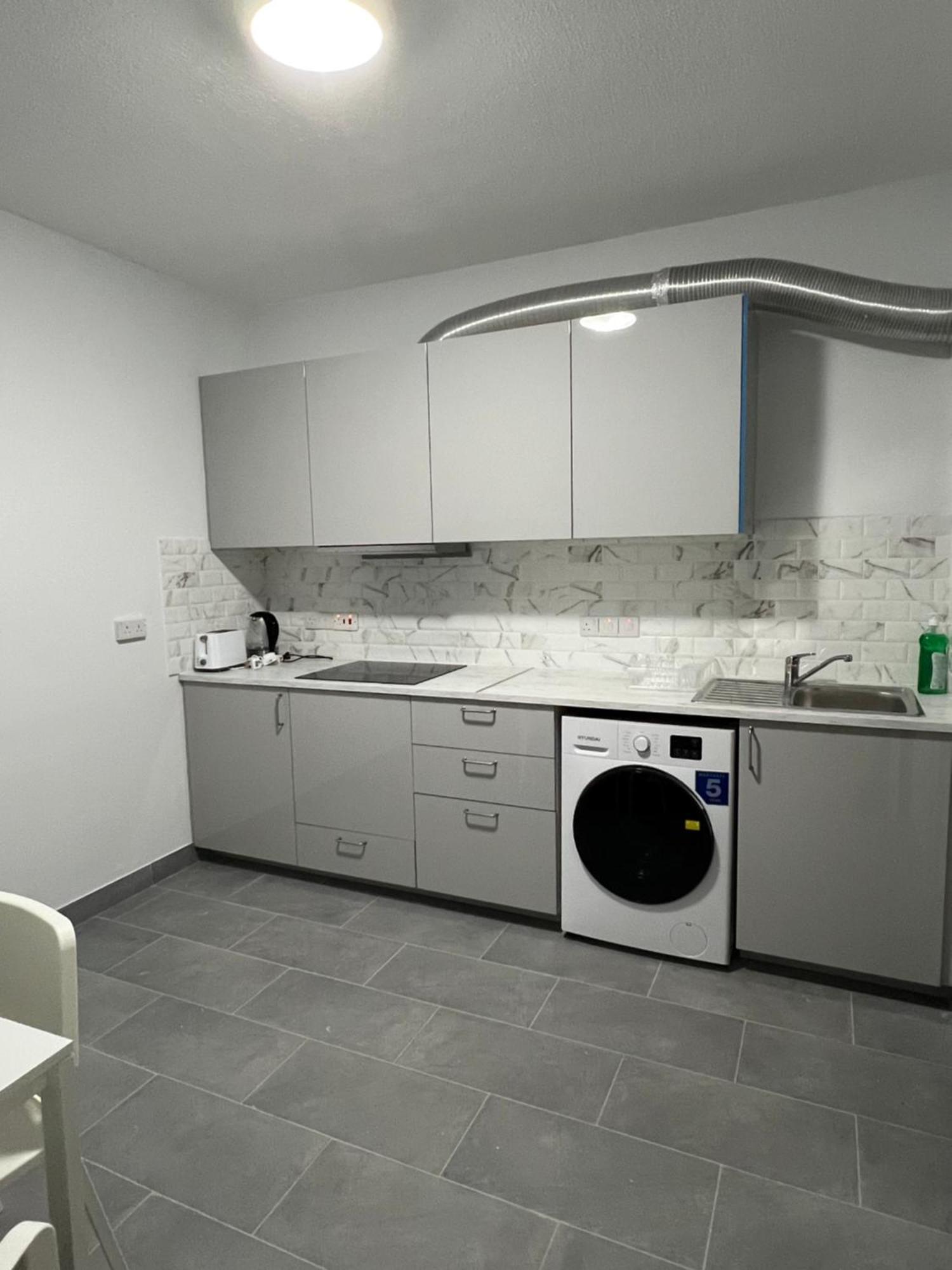 Tower Court Rooms Larnaca Ngoại thất bức ảnh