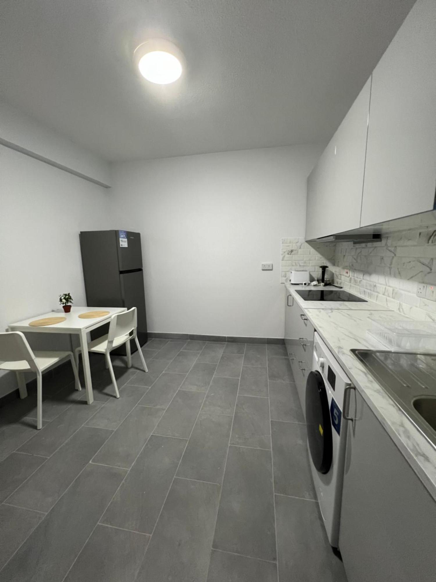 Tower Court Rooms Larnaca Ngoại thất bức ảnh